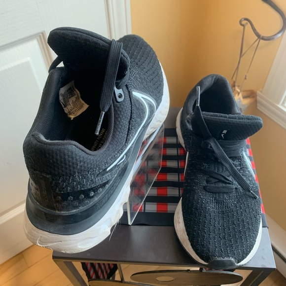 Nike React Flyknit Black infinity size 8,5 - Picture 2 of 11
